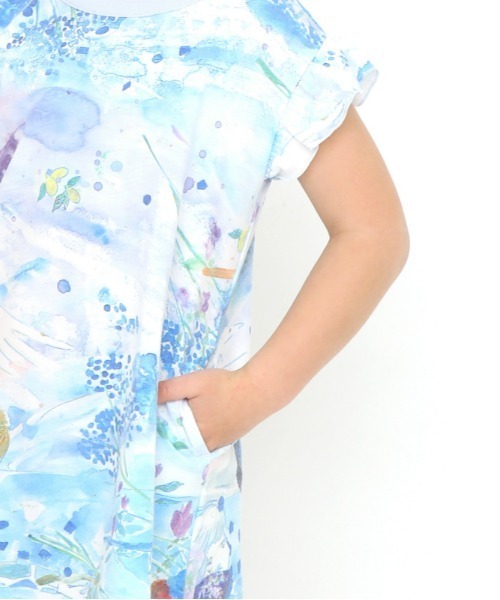 Design Tshirts Store graniph(デザイン ティーシャツ ストア グラニフ)の「眺め(清水美紅)|コラボキッズボックスフリルワンピース(ライトブルー)(ワンピース・キッズ・ライトブルー・90/110/130)」の3枚目の写真