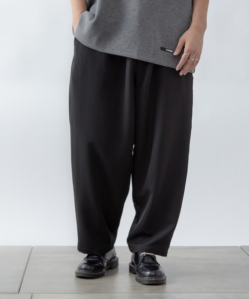 COLONY 2139(コロニートゥーワンスリーナイン)の「ストレッチイージーケアパンツ(バルーン)/ワイドテーパード ※セットアップ対応(スラックス・メンズ・ブラック/チャコールグレー/ネイビー・MEDIUM/LARGE/SMALL)」の4枚目の写真