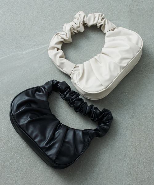 SETUP7（セットアップセブン）の「【SETUP7】ハンドプリーツタックハーフムーンバッグ KNF（ハンドバッグ・レディース・ホワイト/ブラック/ブラウン/サックスブルー・FREE）」の13枚目の写真