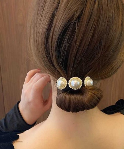 florist(フローリスト)の「ビジューが飾るシニョンヘアアレンジワイヤー(バレッタ/ヘアクリップ・レディース・ホワイト/ライトホワイト/ホワイト×ブラック/ホワイト×ゴールド・FREE)」の8枚目の写真