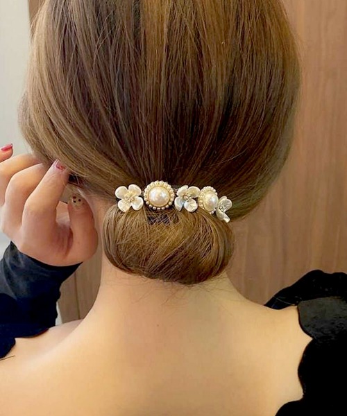florist(フローリスト)の「ビジューが飾るシニョンヘアアレンジワイヤー(バレッタ/ヘアクリップ・レディース・ホワイト/ライトホワイト/ホワイト×ブラック/ホワイト×ゴールド・FREE)」の19枚目の写真