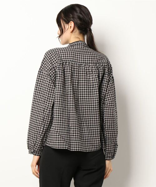 and it_（アンドイット）の「エミュラル emural フリルネックギャザーコットンブラウス（シャツ/ブラウス・レディース・ホワイト/ブラック系その他/ブラック×グレー/サックスブルー/ネイビー×ホワイト・M-L）」の6枚目の写真