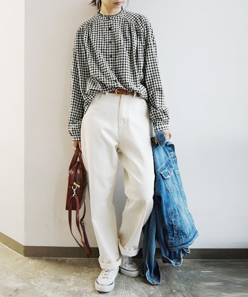 and it_（アンドイット）の「エミュラル emural フリルネックギャザーコットンブラウス（シャツ/ブラウス・レディース・ホワイト/ブラック系その他/ブラック×グレー/サックスブルー/ネイビー×ホワイト・M-L）」の9枚目の写真