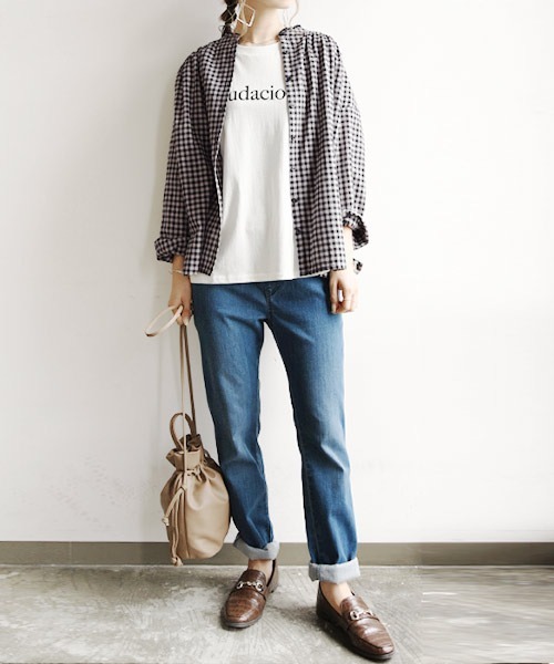 and it_（アンドイット）の「エミュラル emural フリルネックギャザーコットンブラウス（シャツ/ブラウス・レディース・ホワイト/ブラック系その他/ブラック×グレー/サックスブルー/ネイビー×ホワイト・M-L）」の12枚目の写真