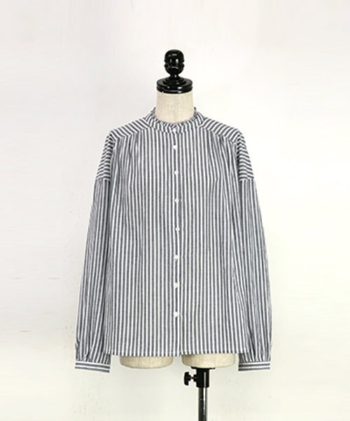 and it_（アンドイット）の「エミュラル emural フリルネックギャザーコットンブラウス（シャツ/ブラウス・レディース・ホワイト/ブラック系その他/ブラック×グレー/サックスブルー/ネイビー×ホワイト・M-L）」の21枚目の写真