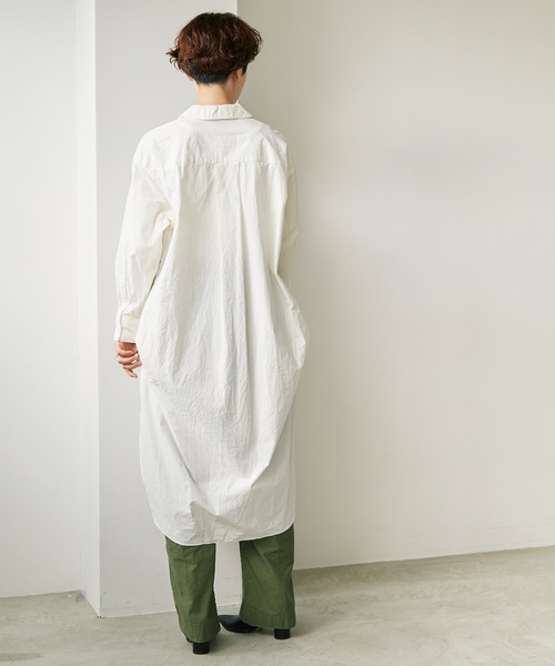 note et silence （ノートエシロンス）の「60/-タイプライター伊吹染め　サイドタックシャツワンピース（シャツワンピース・レディース・ホワイト・FREE）」の6枚目の写真