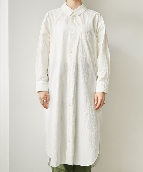 note et silence （ノートエシロンス）の「60/-タイプライター伊吹染め　サイドタックシャツワンピース（シャツワンピース・レディース・ホワイト・FREE）」の4枚目の写真