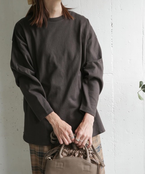 URBAN RESEARCH DOORS（アーバンリサーチドアーズ）の「アップサイクルコットン長袖Tシャツ（Tシャツ/カットソー・レディース・パープル/キャメル/スミクロ・ONE）」の6枚目の写真