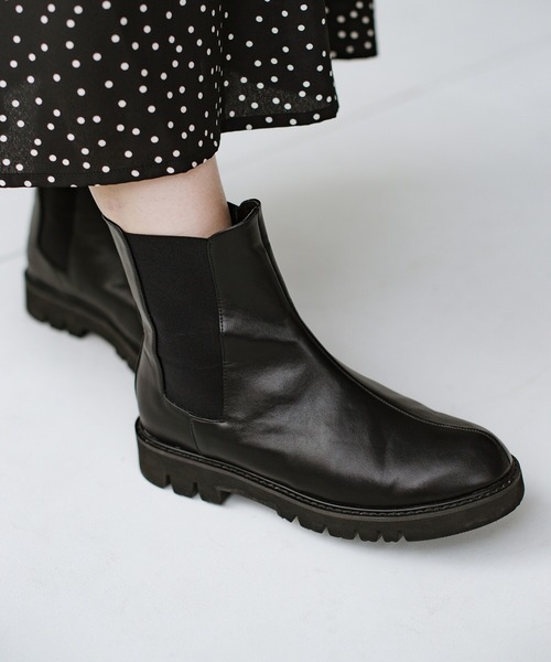 haco!（ハコ）の「ワンピースやスカートに合わせて甘辛バランスがちょうどいい！パッとオシャレに見えるゴツめのサイドゴアブーツ by que made me（ブーツ・レディース・ブラック・1/2/4/6/3/5）」の4枚目の写真