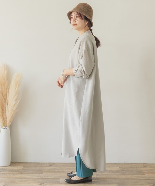 ITEMS URBANRESEARCH（アイテムズ アーバンリサーチ）の「バンドカラーシャツワンピース（ワンピース・レディース・アイボリー/グレー/ブラウン・FREE）」の19枚目の写真