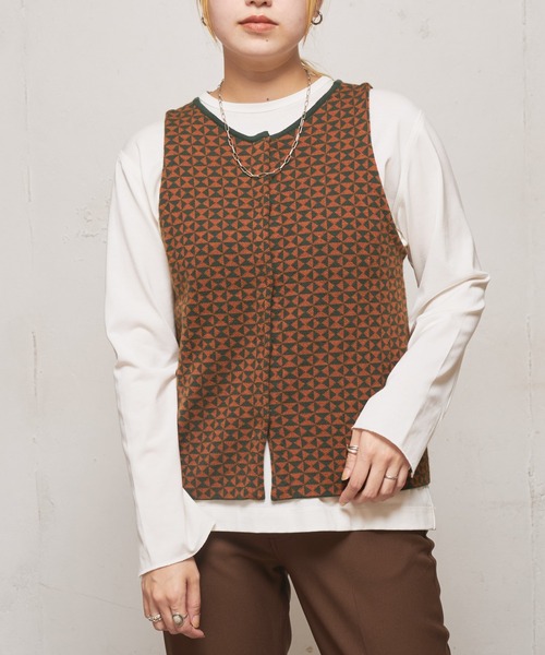 CIAOPANIC（チャオパニック）の「ジャガードニットベスト（ベスト・レディース・ブラウン/ネイビー/グリーン・FREE）」の2枚目の写真