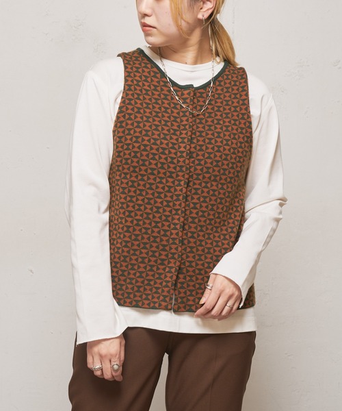 CIAOPANIC（チャオパニック）の「ジャガードニットベスト（ベスト・レディース・ブラウン/ネイビー/グリーン・FREE）」の15枚目の写真