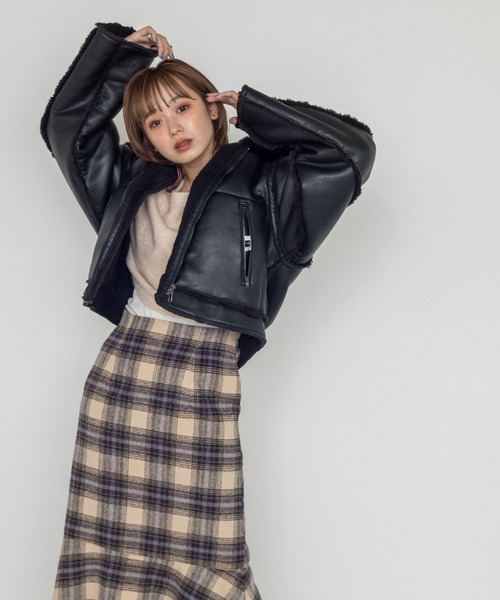 w closet(ダブルクローゼット)の「【リバーシブル】フェイクレザームートンショートジャケット(ムートンコート・レディース・ブラック・FREE)」の13枚目の写真