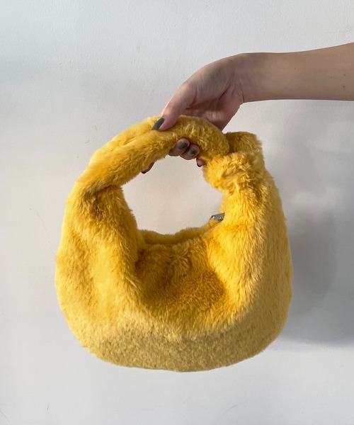 AS KNOW AS plus(アズノゥアズプラス)の「ラウンド ファーバッグ(ショルダーバッグ・レディース・ブラック/イエロー/アイボリー/チェック・FREE)」の5枚目の写真