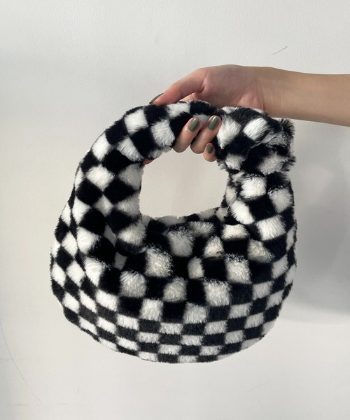 AS KNOW AS plus(アズノゥアズプラス)の「ラウンド ファーバッグ(ショルダーバッグ・レディース・ブラック/イエロー/アイボリー/チェック・FREE)」の13枚目の写真
