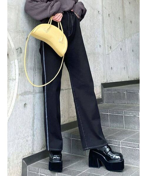 EMODA（エモダ）の「アウトラインルーズジャストウエストジーンズ（デニムパンツ・レディース・ブラック/グレー・SMALL/MEDIUM）」の2枚目の写真