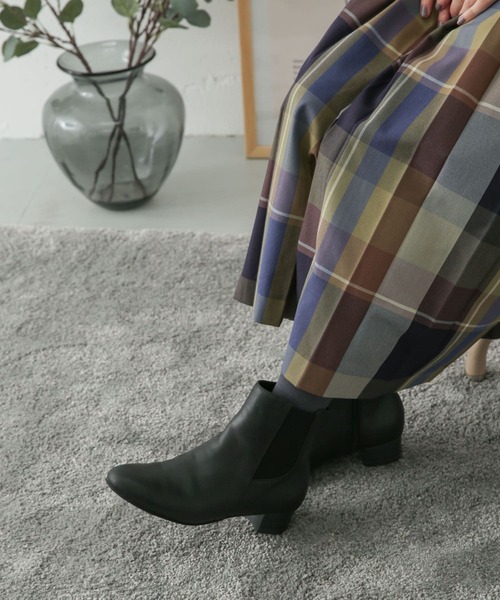 URBAN RESEARCH DOORS(アーバンリサーチドアーズ)の「レザーサイドゴアブーツ(ブーツ・レディース・ブラック/ダークブラウン・MEDIUM/LARGE)」の9枚目の写真