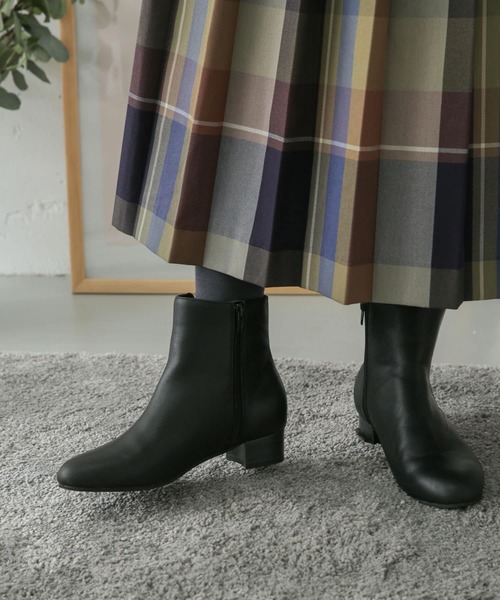 URBAN RESEARCH DOORS(アーバンリサーチドアーズ)の「レザーサイドゴアブーツ(ブーツ・レディース・ブラック/ダークブラウン・MEDIUM/LARGE)」の17枚目の写真