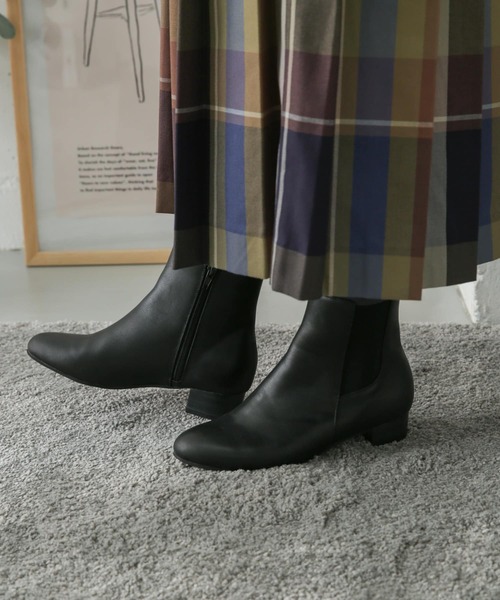 URBAN RESEARCH DOORS(アーバンリサーチドアーズ)の「レザーサイドゴアブーツ(ブーツ・レディース・ブラック/ダークブラウン・MEDIUM/LARGE)」の7枚目の写真