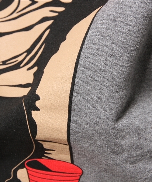 XLARGE（エクストララージ）の「SHORTY CREW NECK SWEAT（スウェット・メンズ・ブラック/アッシュ・X-LARGE/MEDIUM/LARGE/SMALL）」の10枚目の写真