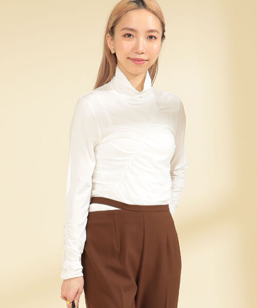 Ray BEAMS（レイビームス）の「Ray BEAMS / アシメ シャーリング ハイネック トップス（Tシャツ/カットソー・レディース・ホワイト/ブラック/サックスブルー・ONE SIZE）」の4枚目の写真