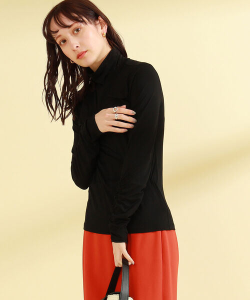 Ray BEAMS（レイビームス）の「Ray BEAMS / アシメ シャーリング ハイネック トップス（Tシャツ/カットソー・レディース・ホワイト/ブラック/サックスブルー・ONE SIZE）」の6枚目の写真