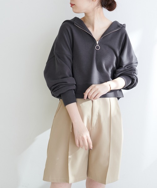 natural couture（ナチュラルクチュール）の「【WEB限定】今年トレンド！ハーフジップショート丈プルオーバー（スウェット・レディース・ベージュ/オフホワイト/サックスブルー/スミクロ・FREE）」の3枚目の写真