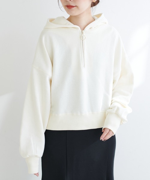 natural couture（ナチュラルクチュール）の「【WEB限定】今年トレンド！ハーフジップショート丈プルオーバー（スウェット・レディース・ベージュ/オフホワイト/サックスブルー/スミクロ・FREE）」の15枚目の写真