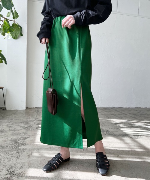 LIAN（リアン）の「ポンチロングスリットスカート（スカート・レディース・ブルー/ブラック/レッド/グリーン・FREE）」の2枚目の写真