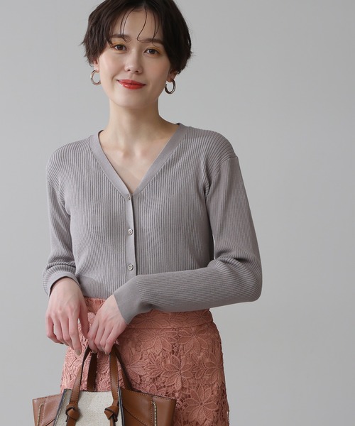 N.(N. Natural Beauty Basic)(エヌエヌナチュラルビューティーベーシック)の「◆コットンレーヨンVニットカーディガン(カーディガン/ボレロ・レディース・グレイッシュベージュ/クリーム/ブルー/ネイビー/イエロー・MEDIUM)」の3枚目の写真