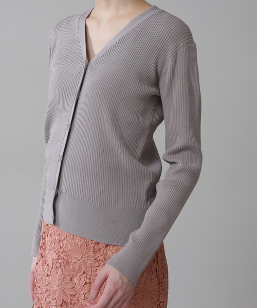 N.(N. Natural Beauty Basic)(エヌエヌナチュラルビューティーベーシック)の「◆コットンレーヨンVニットカーディガン(カーディガン/ボレロ・レディース・グレイッシュベージュ/クリーム/ブルー/ネイビー/イエロー・MEDIUM)」の14枚目の写真