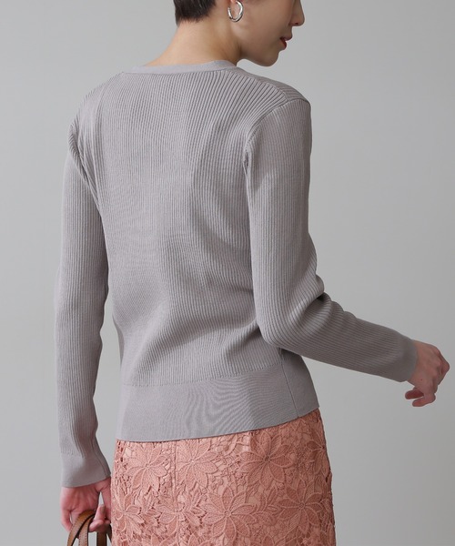 N.(N. Natural Beauty Basic)(エヌエヌナチュラルビューティーベーシック)の「◆コットンレーヨンVニットカーディガン(カーディガン/ボレロ・レディース・グレイッシュベージュ/クリーム/ブルー/ネイビー/イエロー・MEDIUM)」の12枚目の写真