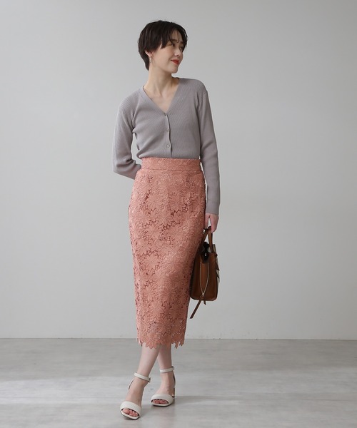 N.(N. Natural Beauty Basic)(エヌエヌナチュラルビューティーベーシック)の「◆コットンレーヨンVニットカーディガン(カーディガン/ボレロ・レディース・グレイッシュベージュ/クリーム/ブルー/ネイビー/イエロー・MEDIUM)」の11枚目の写真