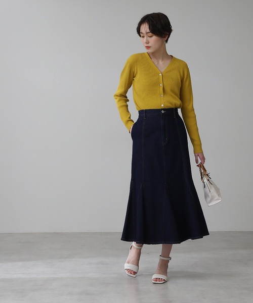 N.(N. Natural Beauty Basic)(エヌエヌナチュラルビューティーベーシック)の「◆コットンレーヨンVニットカーディガン(カーディガン/ボレロ・レディース・グレイッシュベージュ/クリーム/ブルー/ネイビー/イエロー・MEDIUM)」の10枚目の写真