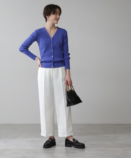 N.(N. Natural Beauty Basic)(エヌエヌナチュラルビューティーベーシック)の「◆コットンレーヨンVニットカーディガン(カーディガン/ボレロ・レディース・グレイッシュベージュ/クリーム/ブルー/ネイビー/イエロー・MEDIUM)」の16枚目の写真