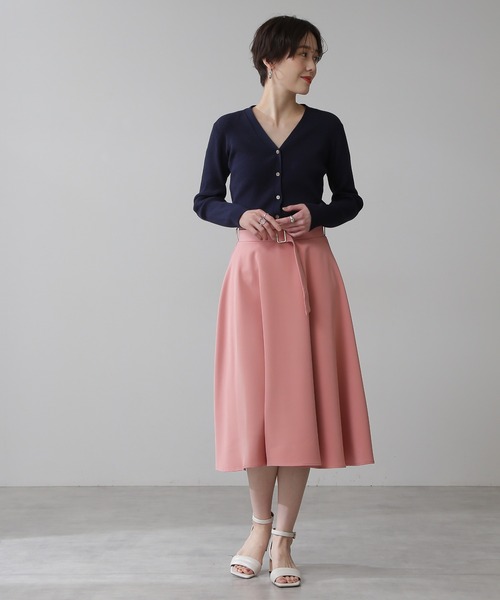 N.(N. Natural Beauty Basic)(エヌエヌナチュラルビューティーベーシック)の「◆コットンレーヨンVニットカーディガン(カーディガン/ボレロ・レディース・グレイッシュベージュ/クリーム/ブルー/ネイビー/イエロー・MEDIUM)」の13枚目の写真