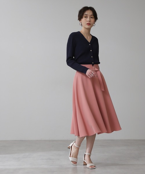 N.(N. Natural Beauty Basic)(エヌエヌナチュラルビューティーベーシック)の「◆コットンレーヨンVニットカーディガン(カーディガン/ボレロ・レディース・グレイッシュベージュ/クリーム/ブルー/ネイビー/イエロー・MEDIUM)」の6枚目の写真