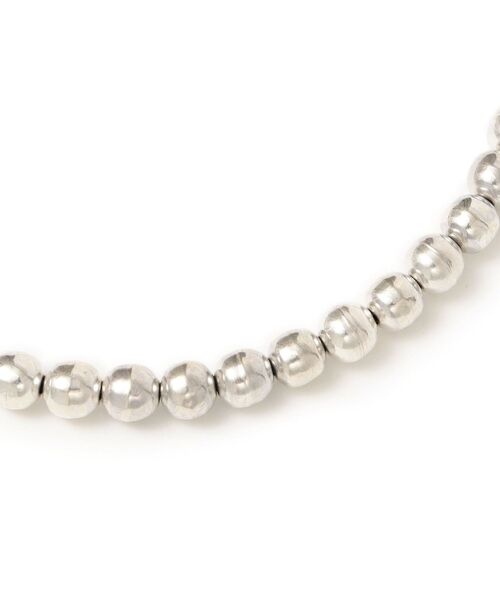 SHIPS(シップス)の「ERICKA NICOLAS BEGAY:ナバホシャイニーネックレス 0.7/45cm(ネックレス・レディース・シルバー・ONE SIZE)」の2枚目の写真