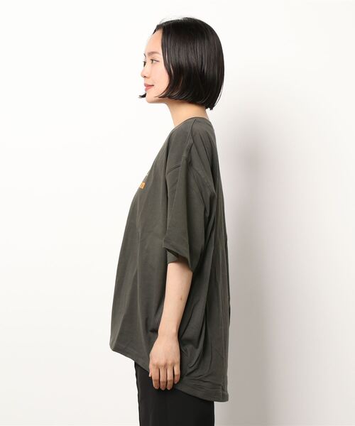 Samansa Mos2（サマンサ モスモス）の「後裾タックプリントTシャツ（Tシャツ/カットソー・レディース・ベージュ/オフホワイト/ミント/チャコール・ﾌﾘ-）」の6枚目の写真