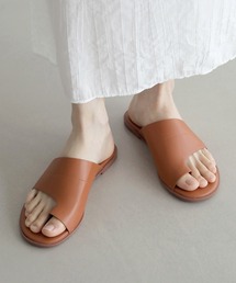 フラットトングサンダル