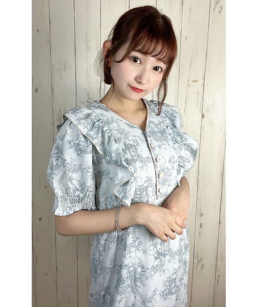 paravion（パラビオン）の「ガーデン肩フリルワンピース（ワンピース・レディース・アイボリー/ブルー・ONESIZE）」の2枚目の写真