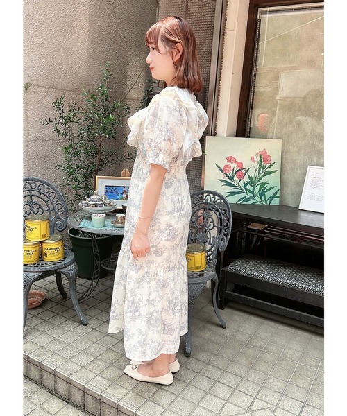 paravion（パラビオン）の「ガーデン肩フリルワンピース（ワンピース・レディース・アイボリー/ブルー・ONESIZE）」の4枚目の写真