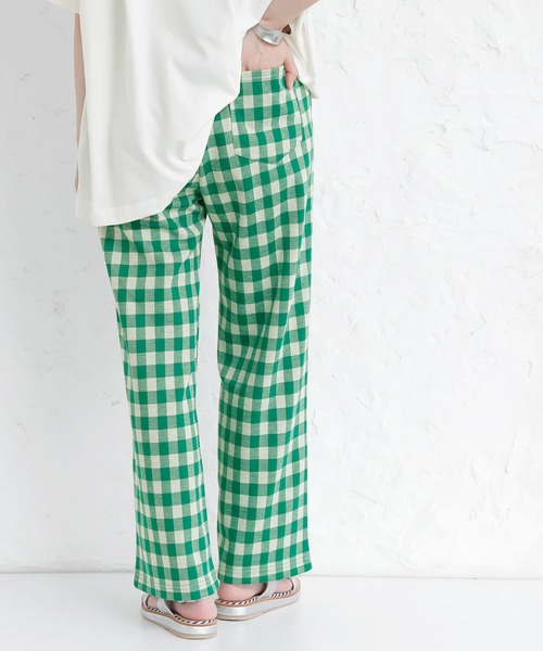 osharewalker（オシャレウォーカー）の「『ギンガムチェック柄ストレートパンツ』（その他パンツ・レディース・ブラック/レッド/グリーン・1/2）」の12枚目の写真