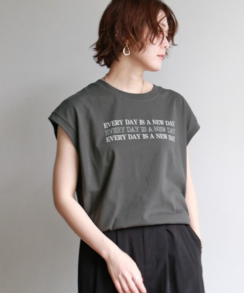 notch.(ノッチ)の「ロゴプリントフレンチスリーブTシャツ(Tシャツ/カットソー・レディース・オフホワイト/ダークグレー/カーキオリーブ・M)」の2枚目の写真
