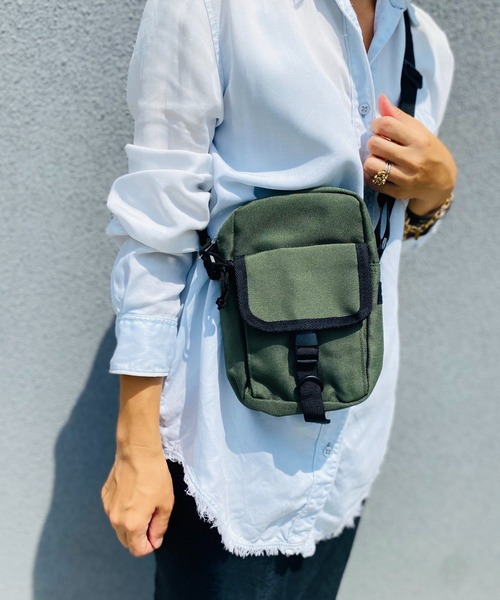 Dickies(ディッキーズ)の「DICKIES/ディッキーズ AUTHENTIC FLAP NECK POUCH / 70075500(ショルダーバッグ・レディース・カーキ/ブラック/ベージュ/オレンジ・ONESIZE)」の3枚目の写真
