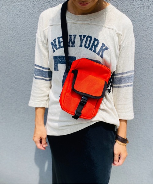 Dickies(ディッキーズ)の「DICKIES/ディッキーズ AUTHENTIC FLAP NECK POUCH / 70075500(ショルダーバッグ・レディース・カーキ/ブラック/ベージュ/オレンジ・ONESIZE)」の4枚目の写真