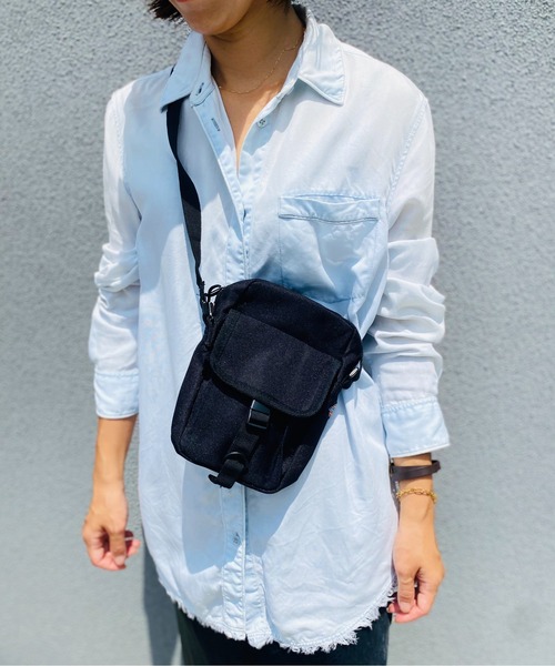 Dickies(ディッキーズ)の「DICKIES/ディッキーズ AUTHENTIC FLAP NECK POUCH / 70075500(ショルダーバッグ・レディース・カーキ/ブラック/ベージュ/オレンジ・ONESIZE)」の2枚目の写真