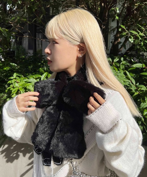 Casselini（キャセリーニ）の「Casselini(キャセリーニ)リボンティペット（マフラー・レディース・ブラック/ブラウン/アイボリー/アニマル/ピンク/グレー/レオパード・FREE）」の3枚目の写真