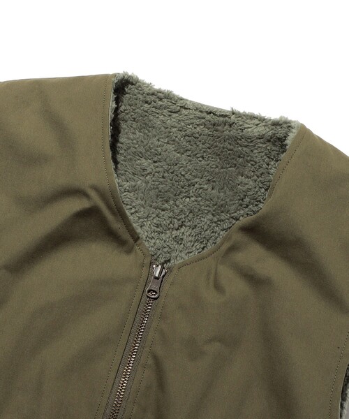 ARMY TWILL(アーミーツイル)の「ARMY TWILL/アーミーツイル 刺繍ベスト(ベスト・メンズ・オリーブ/ブラック・MEDIUM/LARGE)」の4枚目の写真