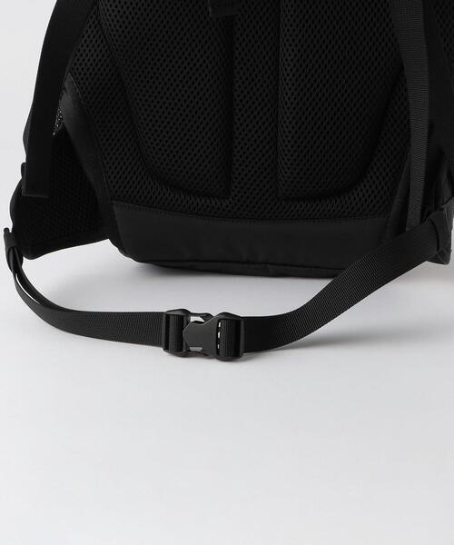 THE NORTH FACE（ザノースフェイス）の「＜THE NORTH FACE＞ キッズ スモールデイパック 15L（バックパック/リュック・キッズ・ブラック/ロイヤルブルー・FREE）」の12枚目の写真